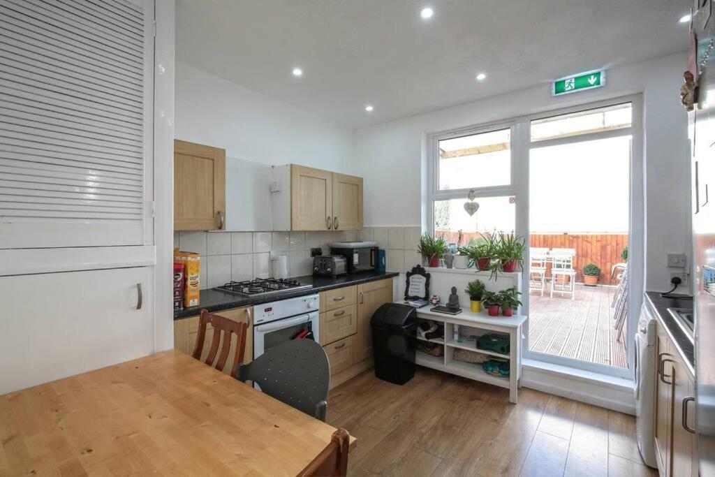 Appartement Large Modern With Garden Sleeps 10 Guests *